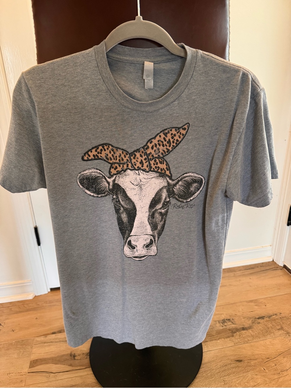Gray Graphic Tee with Leopard Bandana Cow